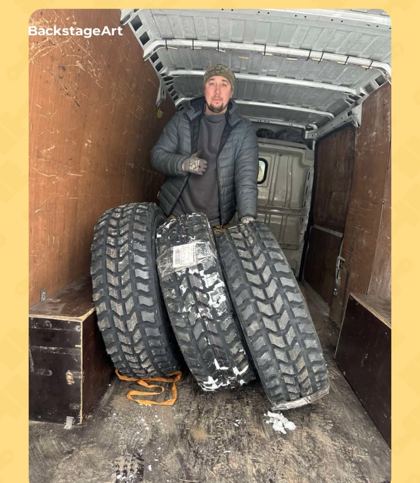 Військовий із колесами для авто